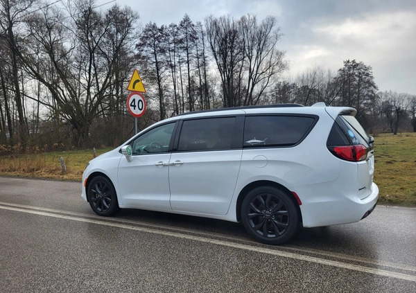 Chrysler Pacifica cena 121000 przebieg: 66450, rok produkcji 2019 z Stary Sącz małe 211